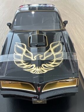 Maisto Smokey and the bandit Pontiac Firebird Trans Am 1/18 scale Die-Cast new